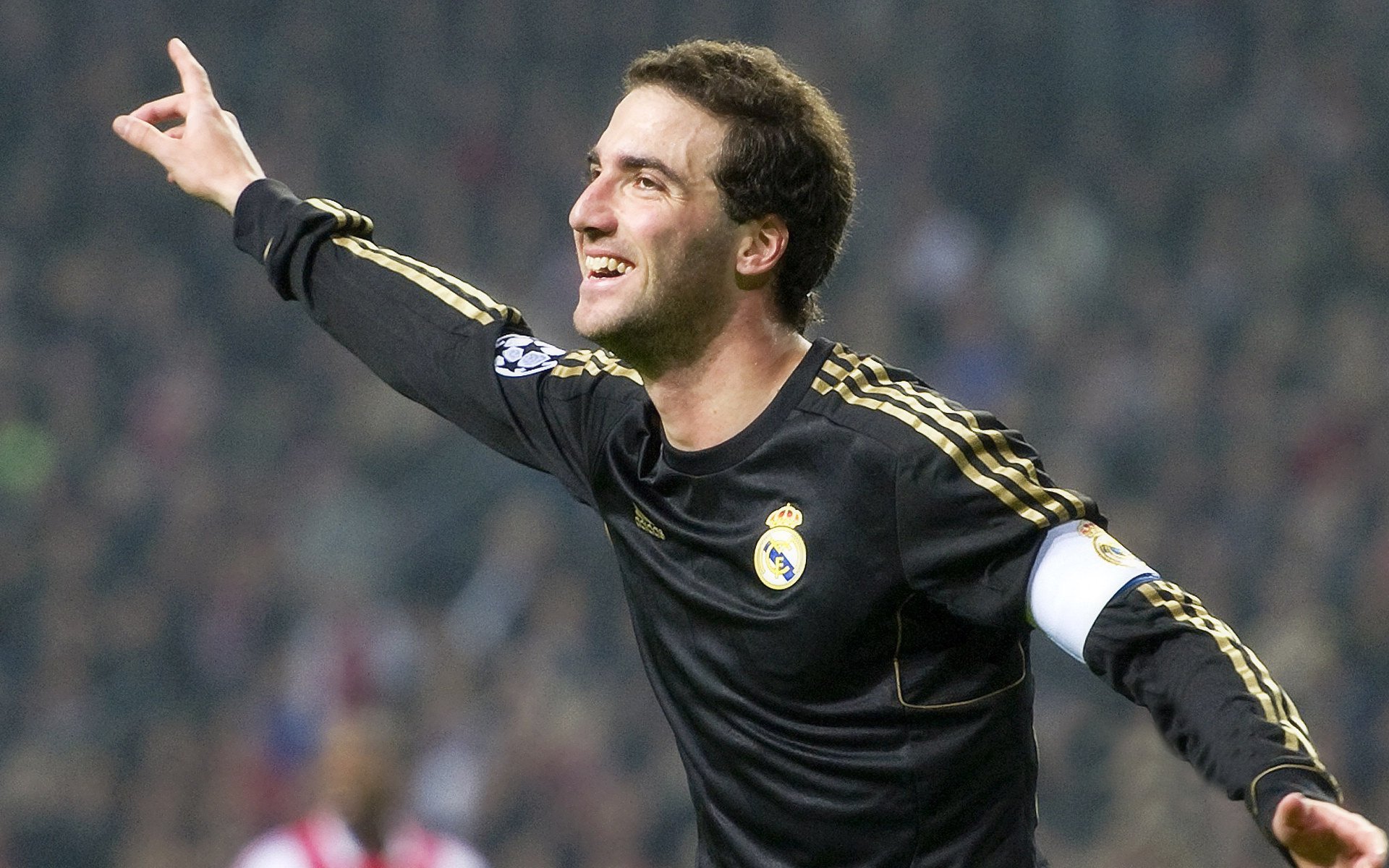 纽伦堡客场大胜前沿,引发球迷热议,纽伦堡足球俱乐部