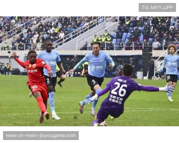 上海海港转会再度引发热议，新援能否拯救球队